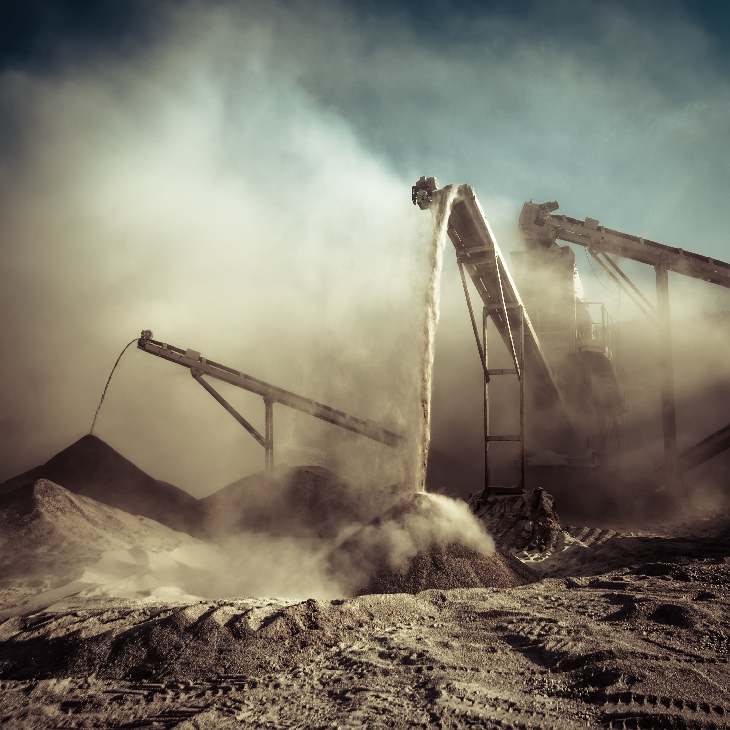 dusty-rock-quarry-conveyor-belts-and-rock-piles-2026-03-09-23-14-59-utc